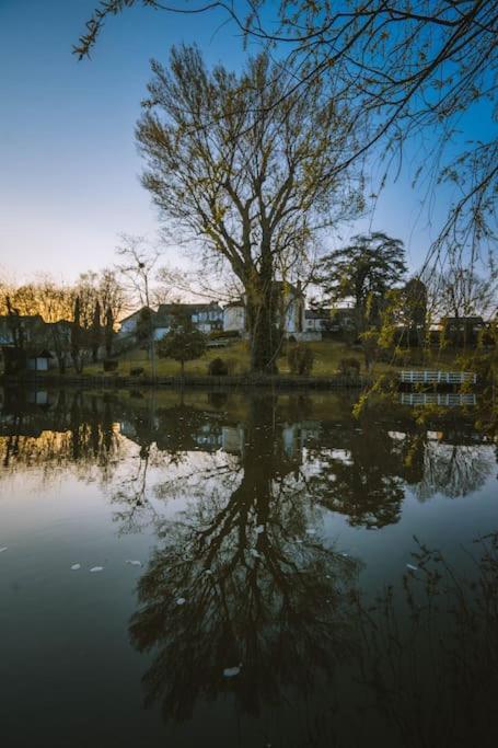 Le Chalet Du Bout Du Monde, En Bord De Riviere ! Grez-sur-Loing Luaran gambar